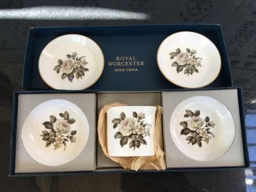 Vintage Royal Worcester Fine Bone China 5 Piece Porcelain Box Set