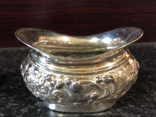PAIR BIRMINGHAM HALLMARKED STERLING SILVER REPOUSSE OPEN SALTS WITH SPOONS - MARKINGS RUBBED - 66.2g