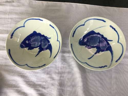 2 Large Chinese Under Glaze Blue & White Hand Made & Painted Fish Porcelain Serving Bowls 20 cm wide
