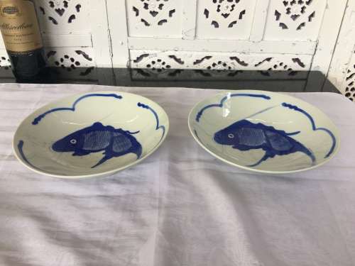 2 Large Chinese Under Glaze Blue & White Hand Made & Painted Fish Porcelain Serving Bowls 20 cm wide