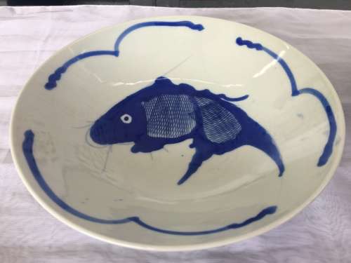 2 Large Chinese Under Glaze Blue & White Hand Made & Painted Fish Porcelain Serving Bowls 20 cm wide