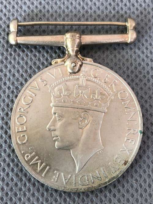 COLLECTIBLE WW II MEDAL 1939-1945 GEORGIVS VI D:G:BR:OMN:REX ET INDIAE IMP - AWARDED TO J.W. BOWYER