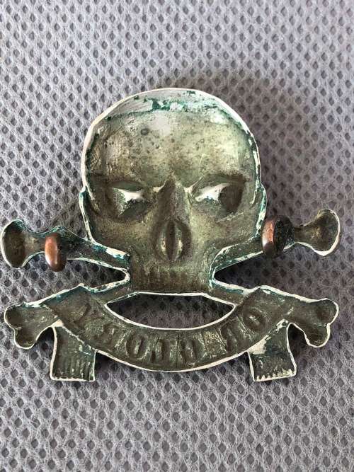 COLLECTIBLE WWII 17th / 21st LANCERS ORIGINAL DEATH OR GLORY BRITISH ARMY CAP BADGE - RARE ITEM