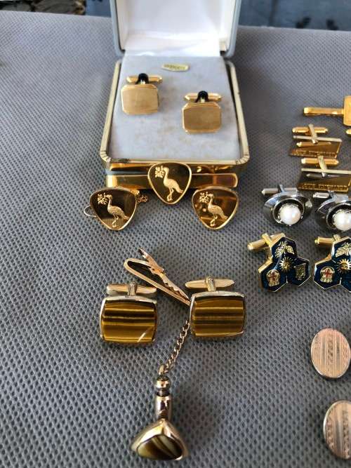 WOW !!! FANTASTIC LARGE JOB LOT OF VARIOUS CUFFLINKS AND TIE PINS - ALL FOR ONE BID