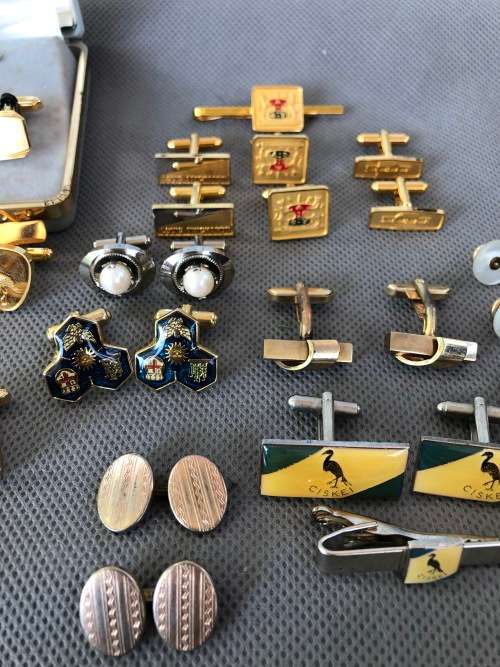 WOW !!! FANTASTIC LARGE JOB LOT OF VARIOUS CUFFLINKS AND TIE PINS - ALL FOR ONE BID
