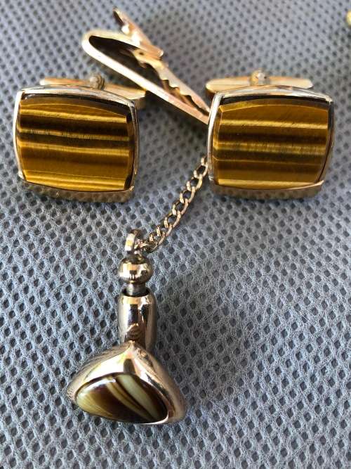 WOW !!! FANTASTIC LARGE JOB LOT OF VARIOUS CUFFLINKS AND TIE PINS - ALL FOR ONE BID
