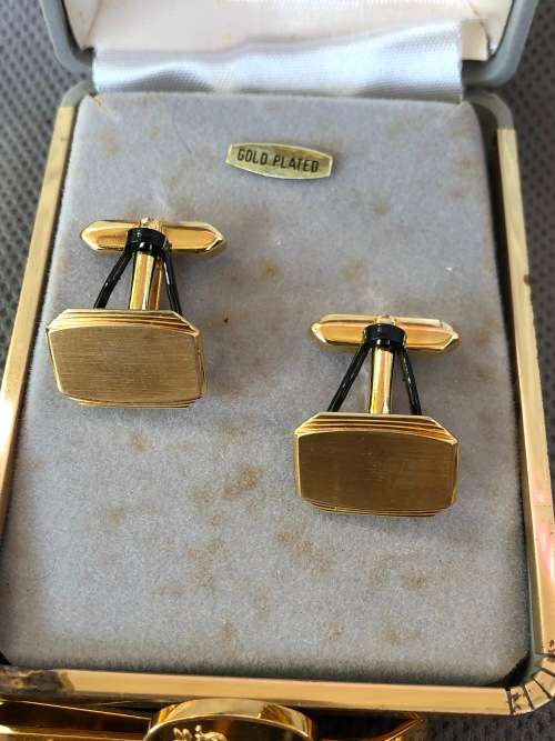 WOW !!! FANTASTIC LARGE JOB LOT OF VARIOUS CUFFLINKS AND TIE PINS - ALL FOR ONE BID