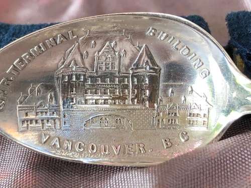 AMAZING BOXED SET OF 6 HIGHLY DETAILED CANADIAN HALLMARKED STERLING SILVER TEA SPOONS - 67.88g
