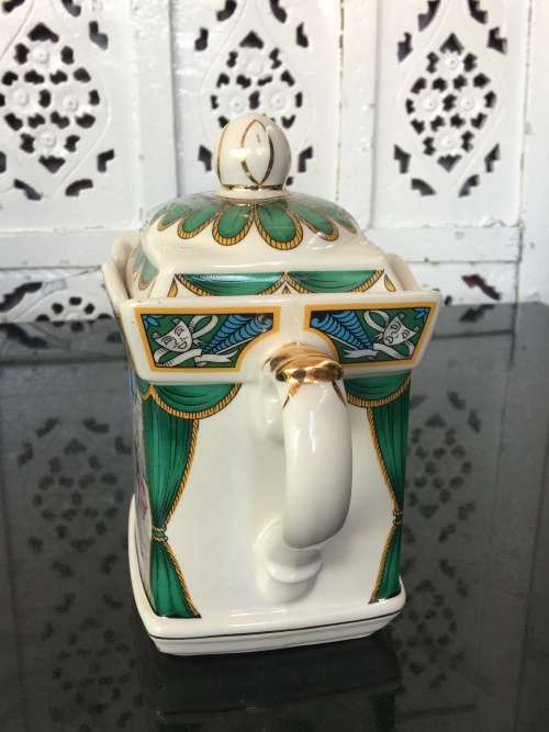 Unique Vintage Classic Sadler `Hamlet` Teapot By Staffordshire. Hamlet with his Fathers Ghost