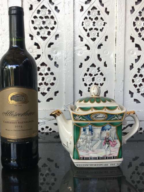 Unique Vintage Classic Sadler `Hamlet` Teapot By Staffordshire. Hamlet with his Fathers Ghost