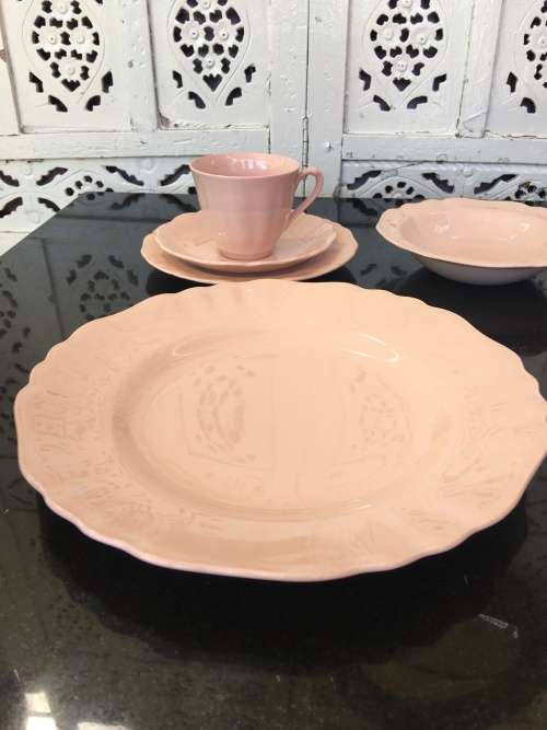 Delightful Pink 7 Piece Tableware Solo for 1 - Marked Rosa Reg Sol 391413 JandG Meakin England