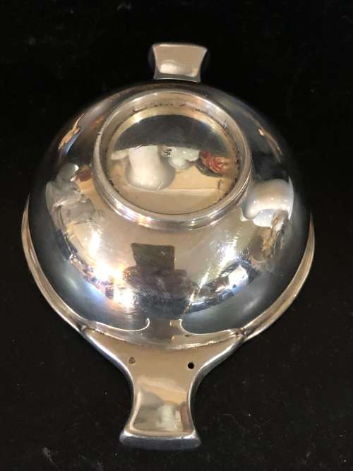 (G.N.R.H) GEORGE NATHAN and RIDLEY HAYES CHESTER HALLMARKED STERLING SILVER WINE QUAICH - 71.8g