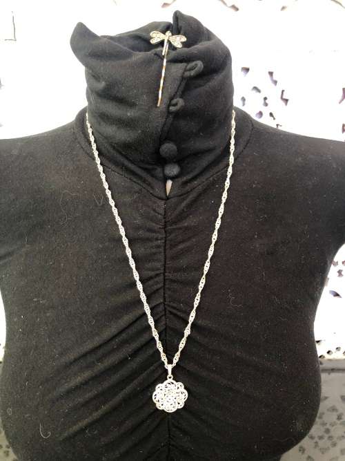 GORGEOUS SINGAPORE .925 SILVER CHAIN WITH A GERMAN STERLING SILVER PENDANT - 9.67g CLEARLY MARKED
