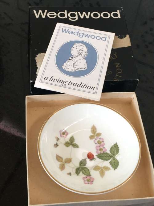 Vintage Wedgwood Boxed Trinket Dish Wild Strawberry
