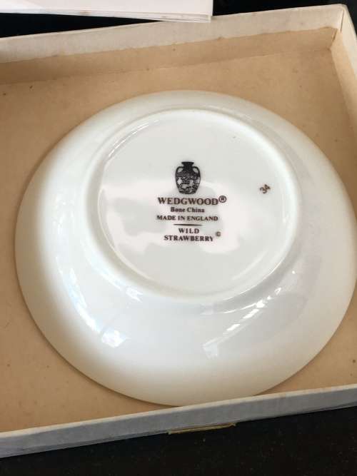 Vintage Wedgwood Boxed Trinket Dish Wild Strawberry