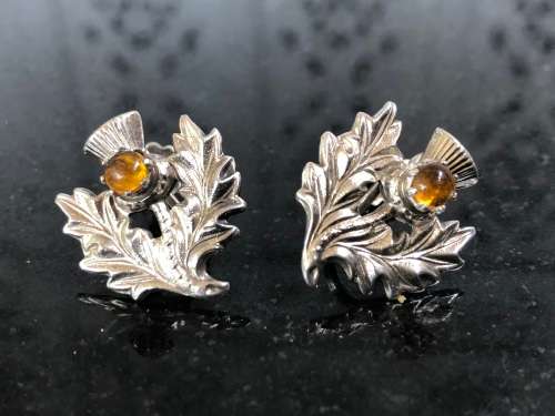 STUNNING VINTAGE PAIR OF SCOTTISH THISTLE SCREW FIT AMBER STONE EARRINGS - 8g - CLEARLY MARKED