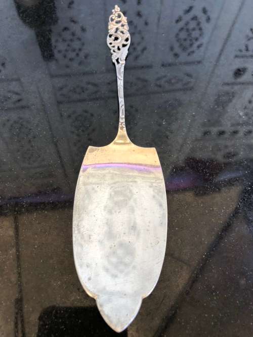 BEAUTIFUL DUTCH SILVER .833 CAKE LIFTER - 58g - MAKERS MARK G.H