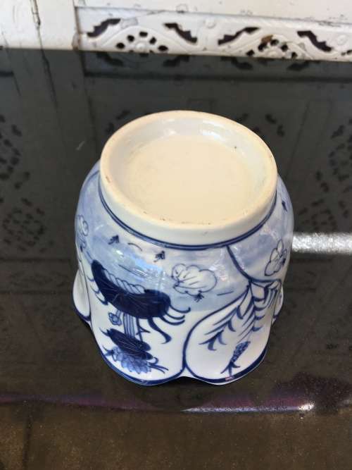 A Chinese Hand Painted Blue and White Scalloped Porcelain Footed Bowl