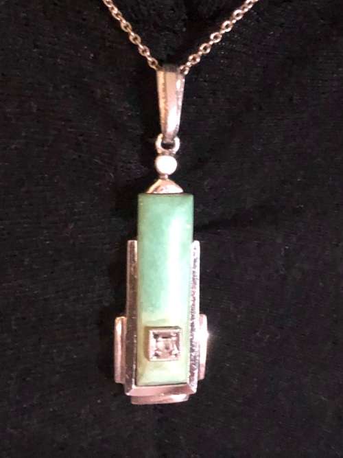 14ct WHITE GOLD CHAIN WITH BARREL CLASP WITH A 935 GERMAN ART DECO CHRYSOPRASE AND DIAMOND PENDANT
