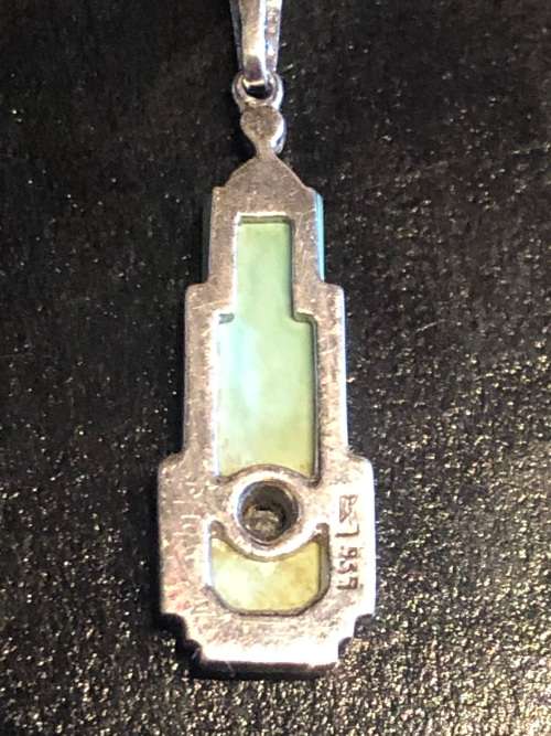 14ct WHITE GOLD CHAIN WITH BARREL CLASP WITH A 935 GERMAN ART DECO CHRYSOPRASE AND DIAMOND PENDANT