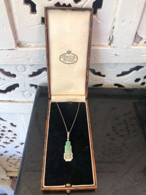14ct WHITE GOLD CHAIN WITH BARREL CLASP WITH A 935 GERMAN ART DECO CHRYSOPRASE AND DIAMOND PENDANT