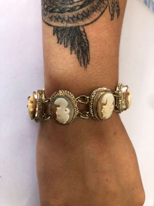 ANTIQUE VICTORIAN CARVED SHELL CAMEO FILIGREE BRACELET - GILT SILVER MARKED 800 ON THE CLASP