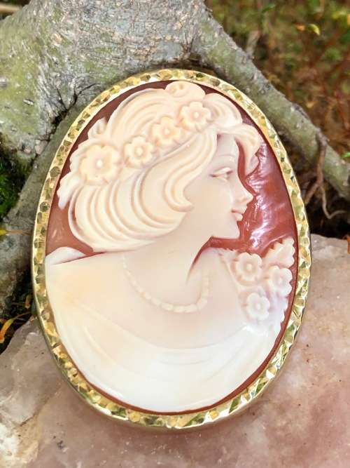 LARGE SIGNED ANTIQUE VICTORIAN 9ct YELLOW GOLD MOUNTED CARVED SHELL CAMEO PENDANT BROOCH