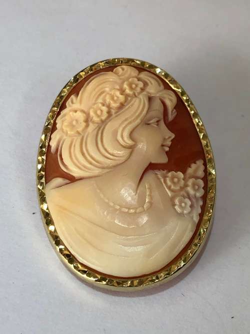 LARGE SIGNED ANTIQUE VICTORIAN 9ct YELLOW GOLD MOUNTED CARVED SHELL CAMEO PENDANT BROOCH
