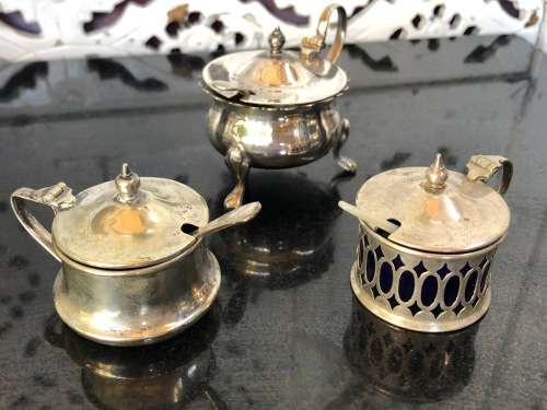 SET OF THREE SILVER PLATED MUSTARD POTS WITH SPOONS - ONE WITH A COBALT BLUE GLASS LINER