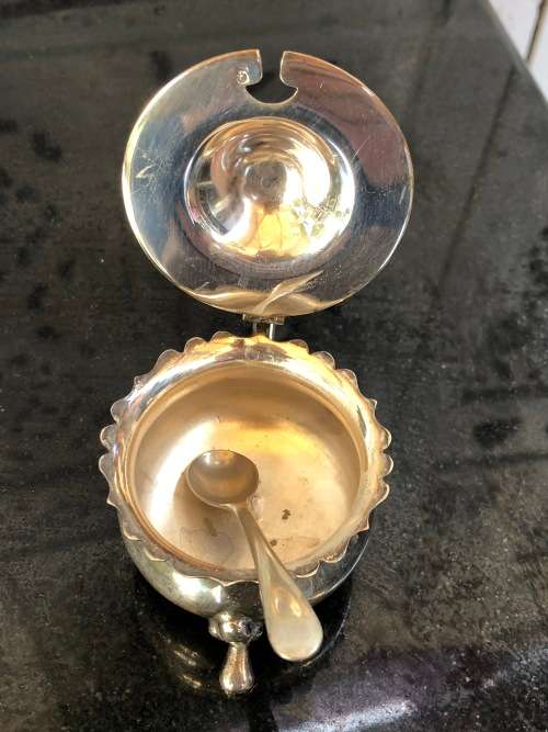 SET OF THREE SILVER PLATED MUSTARD POTS WITH SPOONS - ONE WITH A COBALT BLUE GLASS LINER