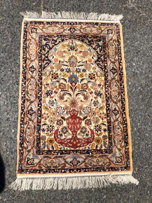 STUNNING THICK PILE SILK FOUNDATION AND LAMBS WOOL KASHMIR RUG WITH SILK ENHANCEMENTS