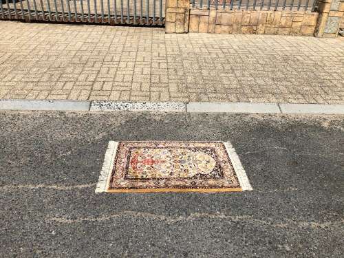 STUNNING THICK PILE SILK FOUNDATION AND LAMBS WOOL KASHMIR RUG WITH SILK ENHANCEMENTS