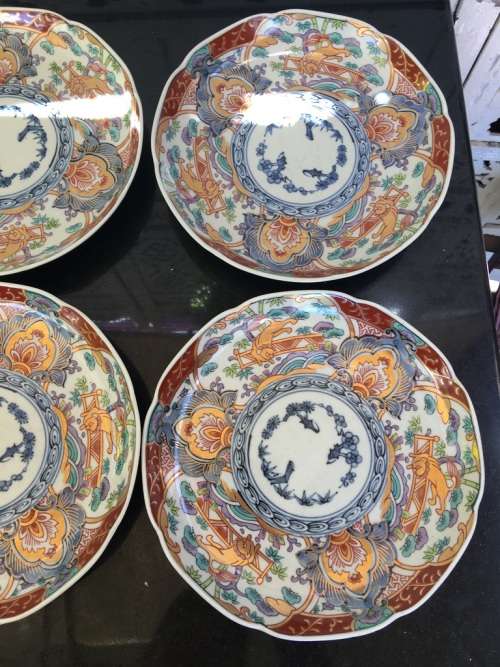 Set 6 Scalloped Hand Painted Imari Plates Underglaze Blue Scrolls under plate with Kiln Mark 22cm