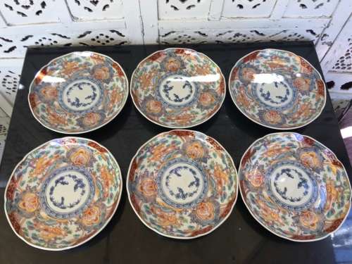 Set 6 Scalloped Hand Painted Imari Plates Underglaze Blue Scrolls under plate with Kiln Mark 22cm