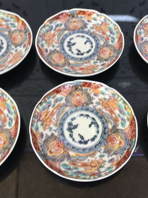 Set 6 Scalloped Hand Painted Imari Plates Underglaze Blue Scrolls under plate with Kiln Mark 13.5cm