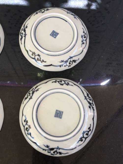 Set 6 Scalloped Hand Painted Imari Plates Underglaze Blue Scrolls under plate with Kiln Mark 13.5cm