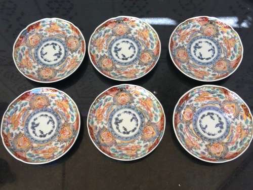 Set 6 Scalloped Hand Painted Imari Plates Underglaze Blue Scrolls under plate with Kiln Mark 13.5cm