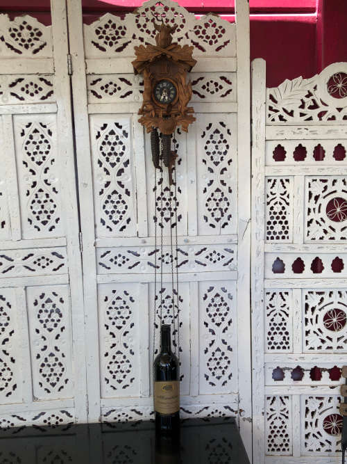 STUNNING 1 DAY MECHANISM HUNTING THEMED CUCKOO CLOCK - WORKING