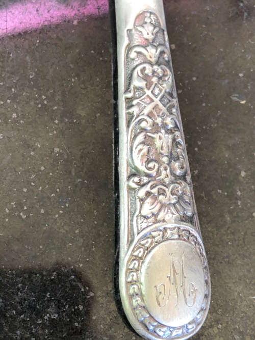 WALKER AND HALL - HALLMARKED SET OF SIX SOLID SILVER BUTTER KNIVES - SOLID SILVER - 169 grams