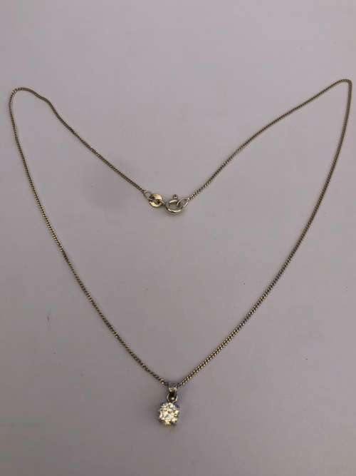 STUNNING ITALIAN STERLING SILVER CHAIN WITH A SILVER CZ PENDANT - TOTAL WEIGHT - 2.05g