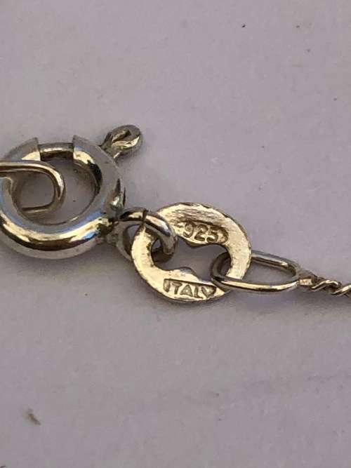 STUNNING ITALIAN STERLING SILVER CHAIN WITH A SILVER CZ PENDANT - TOTAL WEIGHT - 2.05g