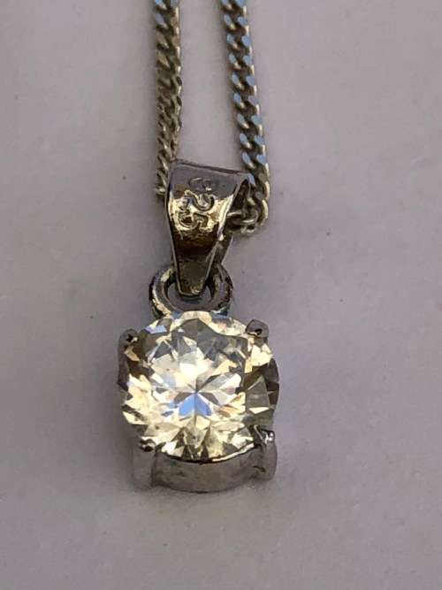STUNNING ITALIAN STERLING SILVER CHAIN WITH A SILVER CZ PENDANT - TOTAL WEIGHT - 2.05g