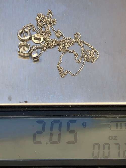 STUNNING ITALIAN STERLING SILVER CHAIN WITH A SILVER CZ PENDANT - TOTAL WEIGHT - 2.05g