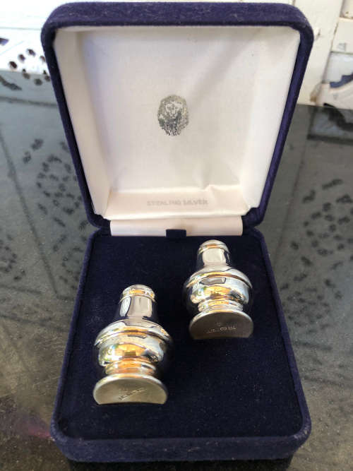 ARI DANIEL NORMAN - BOXED SET STERLING SILVER SALT AND PEPPER SET - BIRMINGHAM 1995 - 22.49g