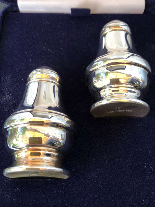 ARI DANIEL NORMAN - BOXED SET STERLING SILVER SALT AND PEPPER SET - BIRMINGHAM 1995 - 22.49g