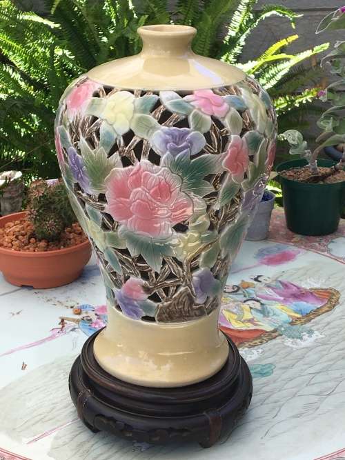 A Beautiful Signed Chinese Hand Painted Pierced Porcelain Vase on wood Stand