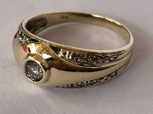 9ct Yellow Gold Diamond Dress Ring with Certificate - 13 Round Brilliant Cut Diamonds - 3.06g
