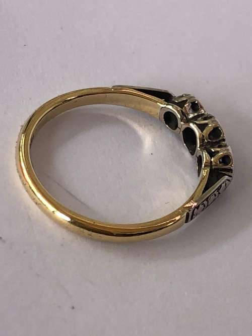 18ct YELLOW AND WHITE GOLD DIAMOND ENGAGEMENT RING - 2.31g TOTAL WEIGHT - SIZE L1/2