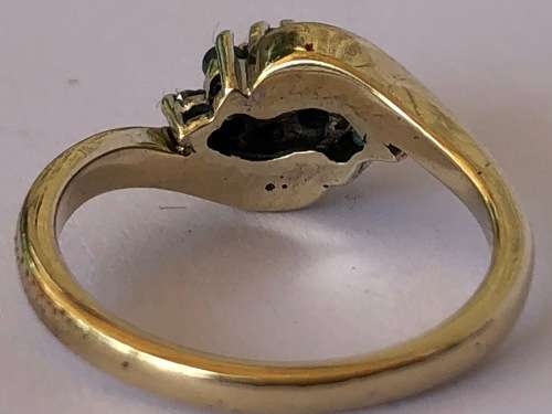 9ct YELLOW GOLD EMERALD AND DIAMOND DRESS RING  - BIRMINGHAM HALLMARKED - 3.64g TOTAL WEIGHT