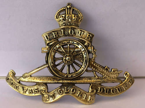 WW1 BRITISH ROYAL ARTILLERY CAP BADGE-  UBIQUE QUO FAS ET GLORIA DUCUNT - BRASS WWI THE GUNNERS